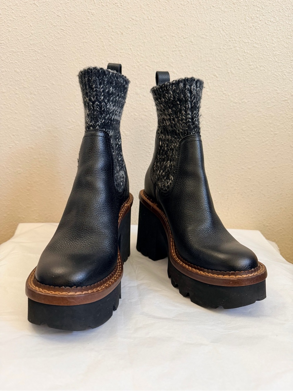 Dolce Vita Black Leather Knit Chelsea Ankle Boots Lug Sole Round Toe 6